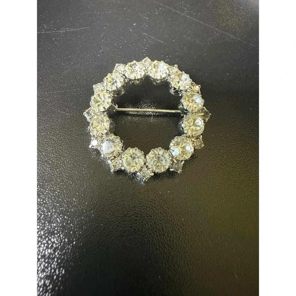 Vintage Silver Tone Clear Rhinestone Wreath Circle Brooch Pin Elegant Sparkling